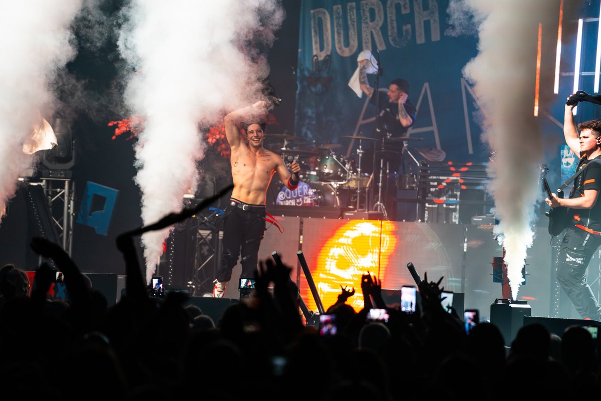 Bühne mit Pyro-Fontänen in St. Pölten
